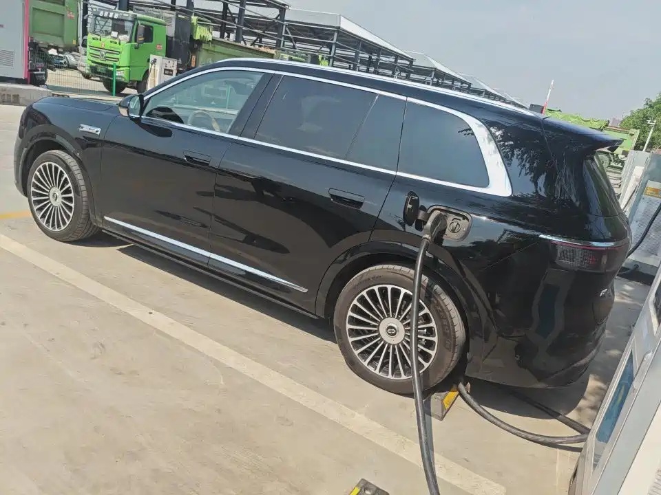 Aito M8 2025 Ultra 53.4kWh 6 мест (192 ）
