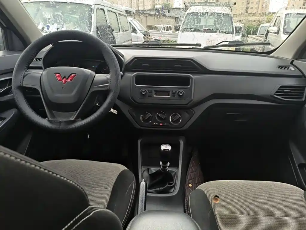 Wuling Hongguang — миниатюра 10