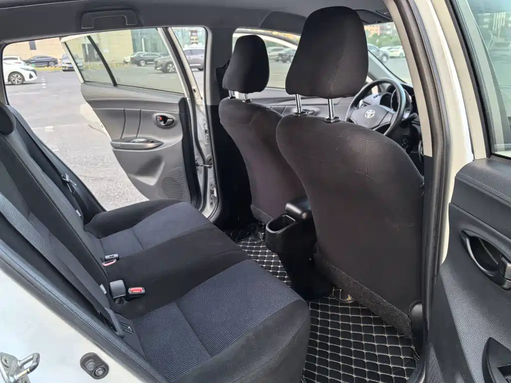 Toyota Yaris L — миниатюра 11