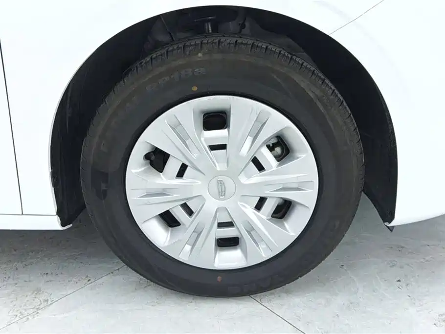 Geely Emgrand 2025 1.5L MT