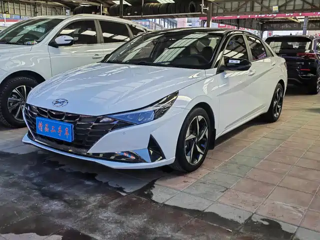 HYUNDAI ELANTRA