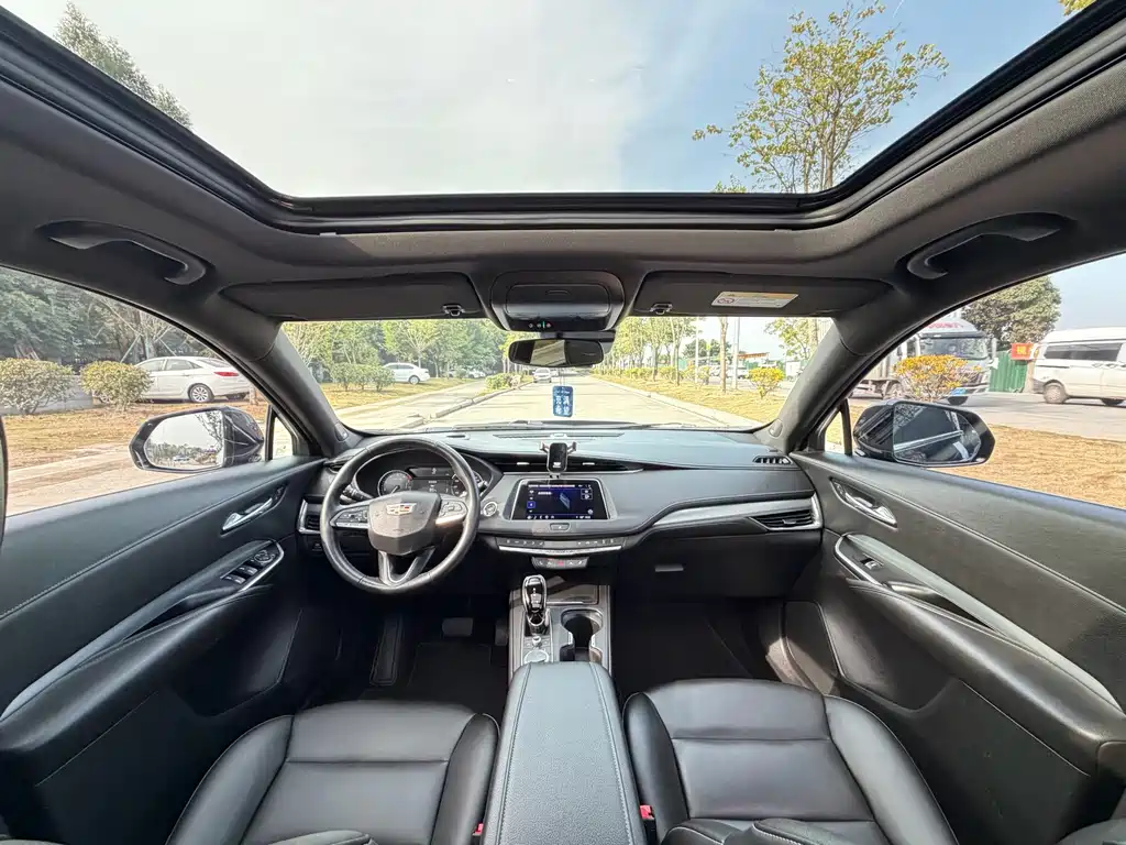 Cadillac XT4 — миниатюра 8