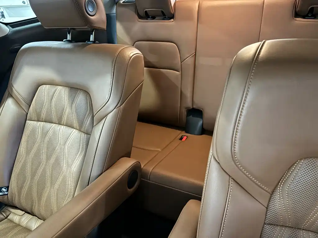 NISSAN EXPLORING THE LAND