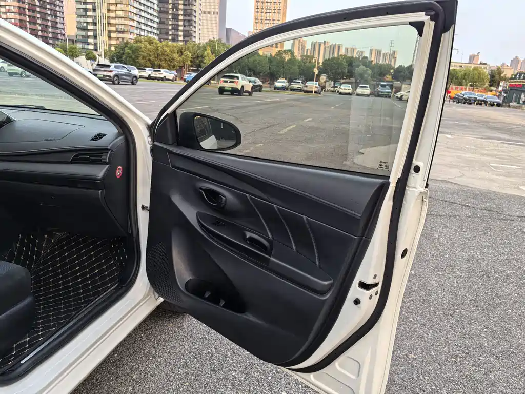 Toyota Yaris L — миниатюра 14