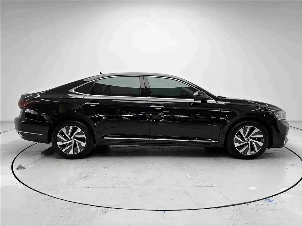 Volkswagen Passat PHEV — миниатюра 17