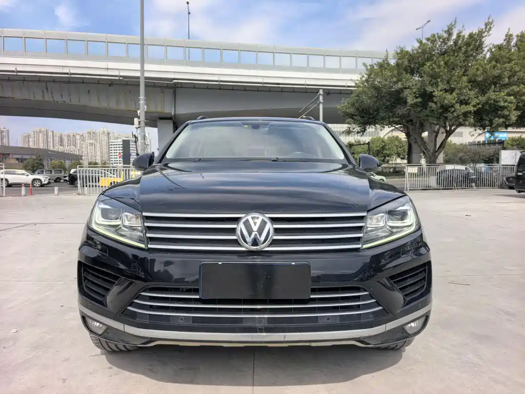 VOLKSWAGEN TOUAREG