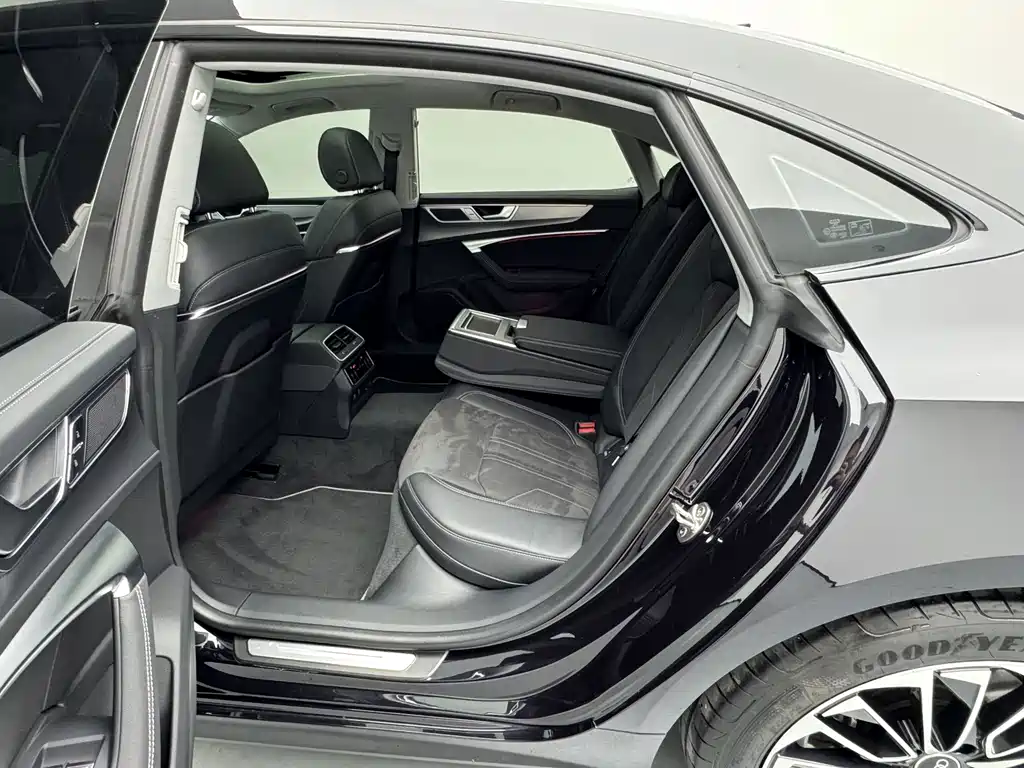 Audi A7L — миниатюра 16