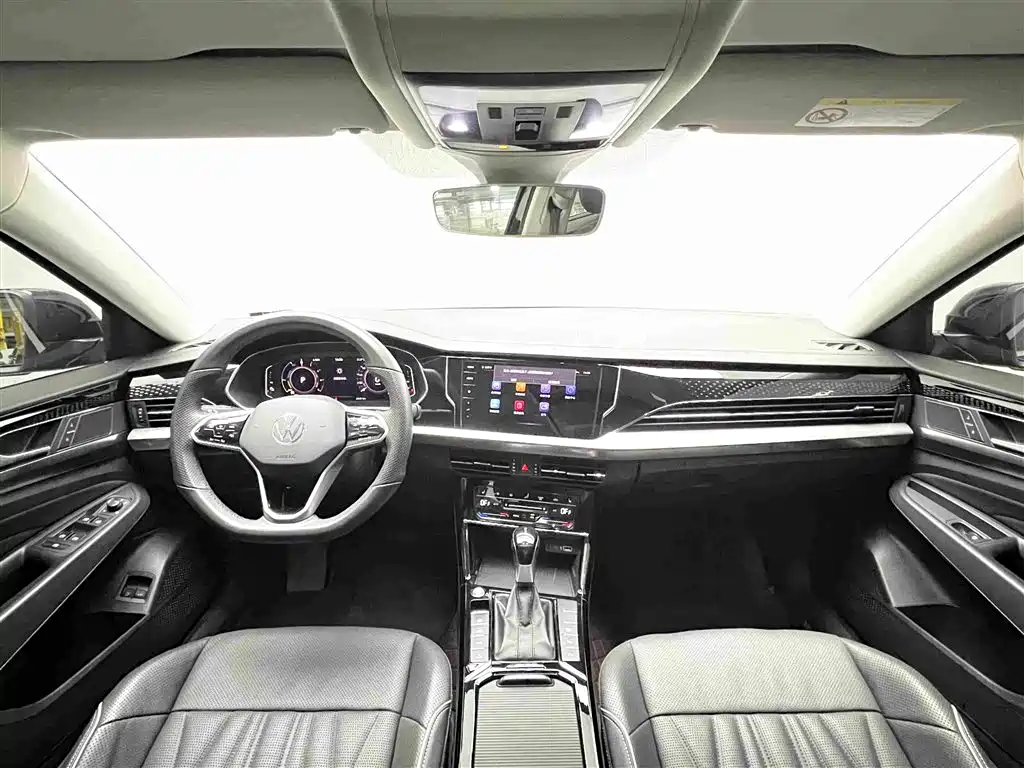Volkswagen Passat PHEV — миниатюра 10