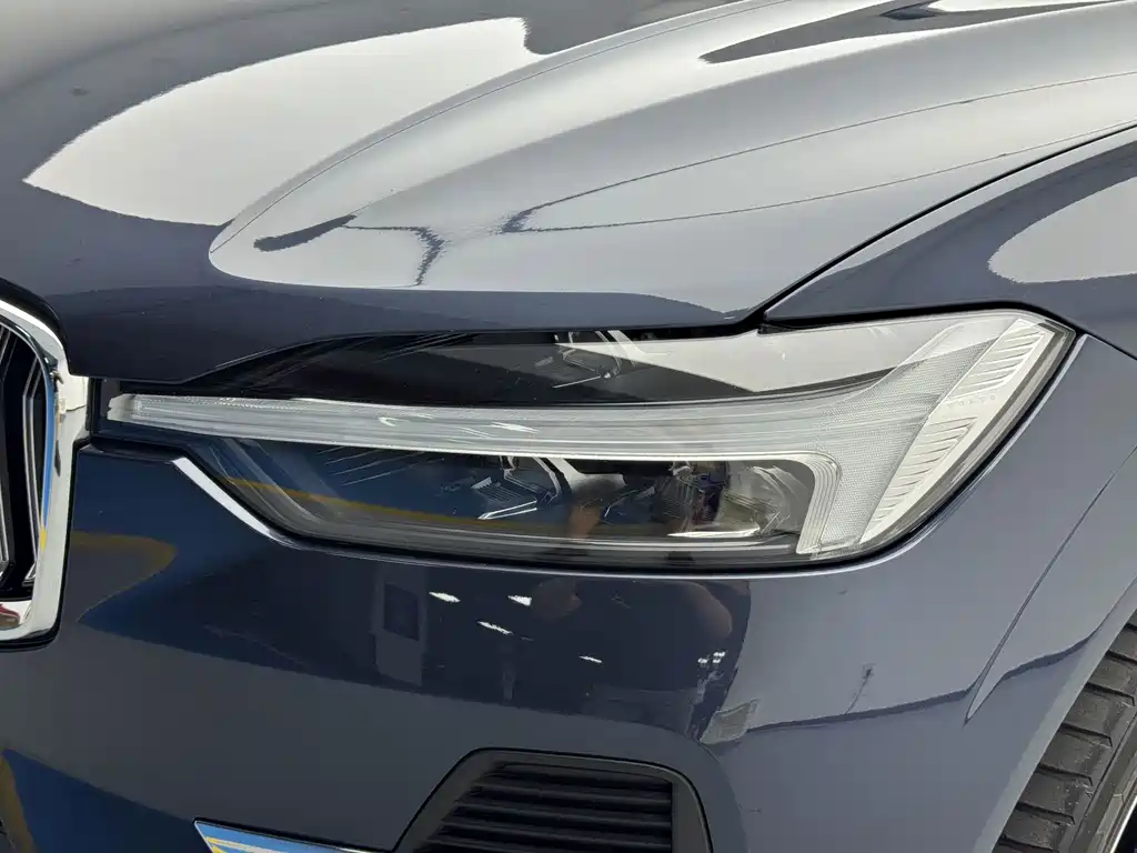 Volvo XC60 PHEV — миниатюра 7