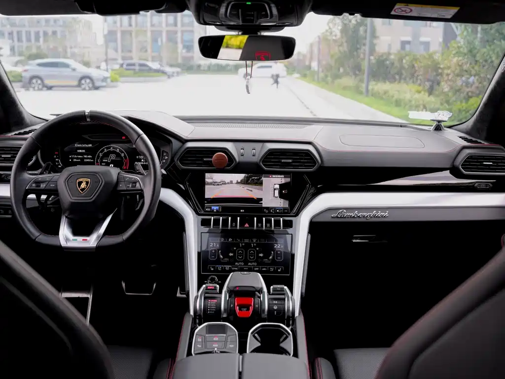Lamborghini Urus — миниатюра 24