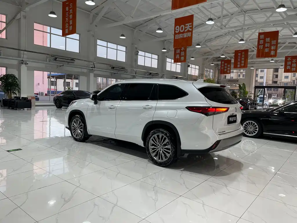 TOYOTA HIGHLANDER