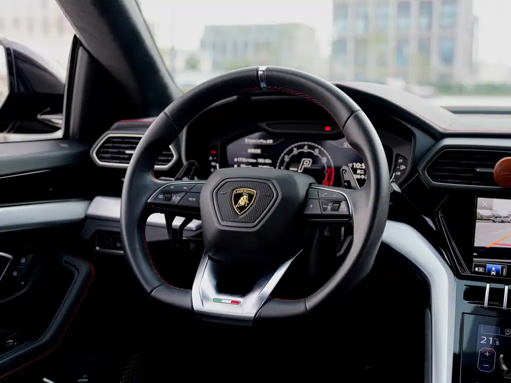 Lamborghini Urus — миниатюра 21