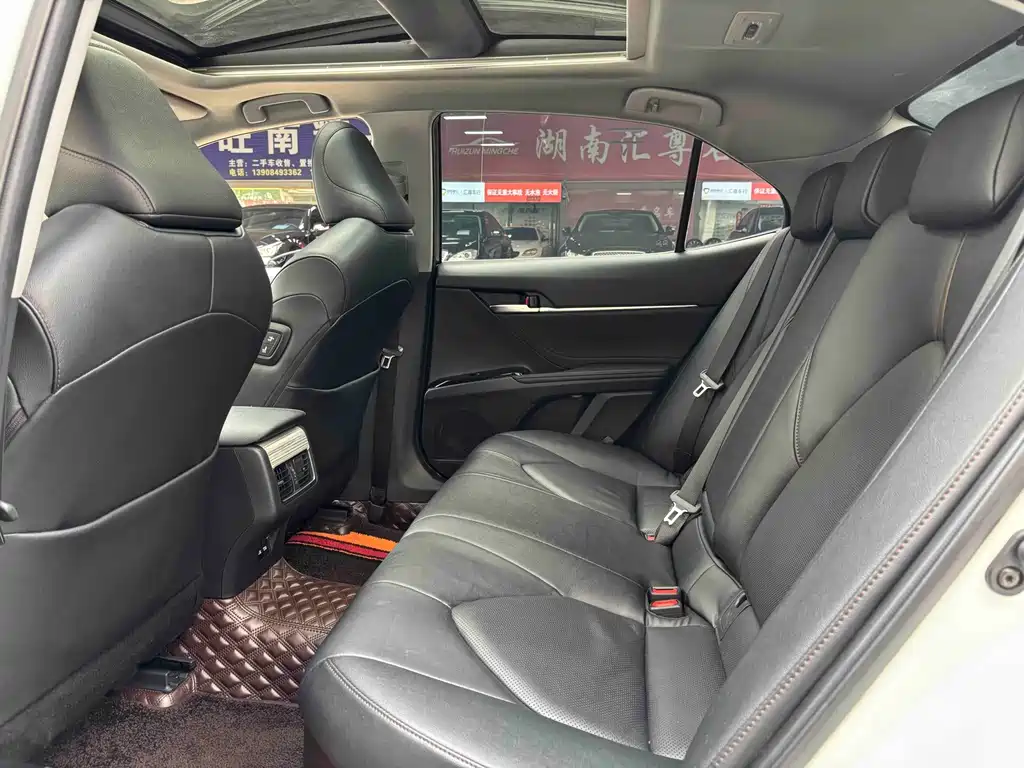 Toyota Camry — миниатюра 9