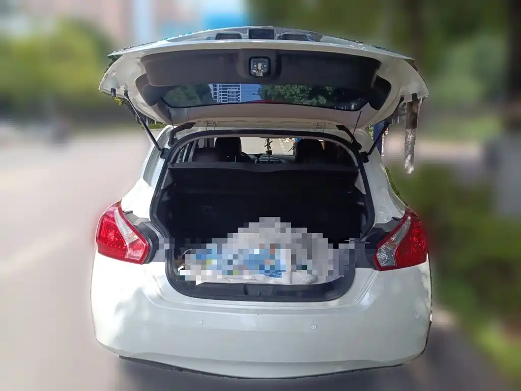 Nissan Tiida — миниатюра 15