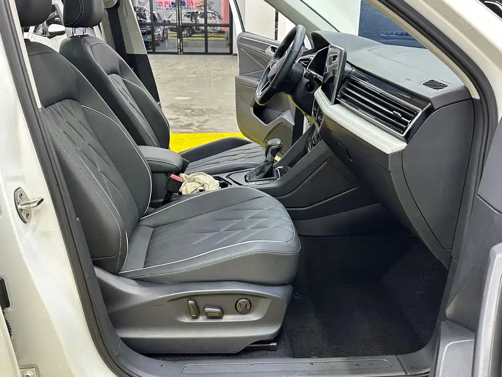Volkswagen Tiguan L — миниатюра 19
