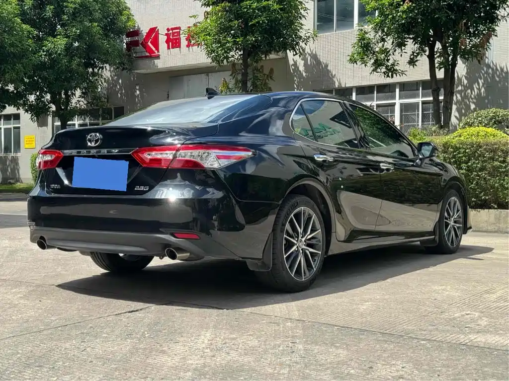 Toyota Camry — миниатюра 6