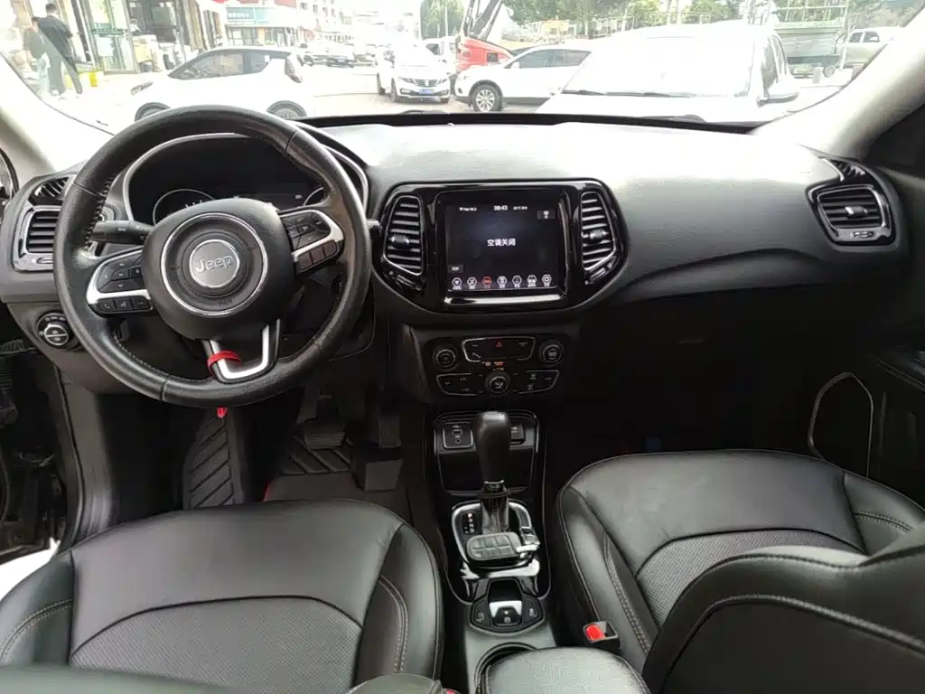 Jeep Compass — миниатюра 10