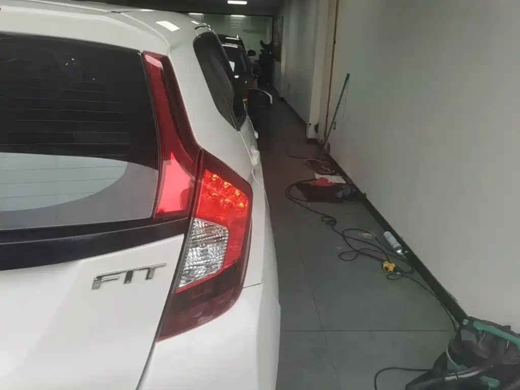 Honda Fit — миниатюра 8