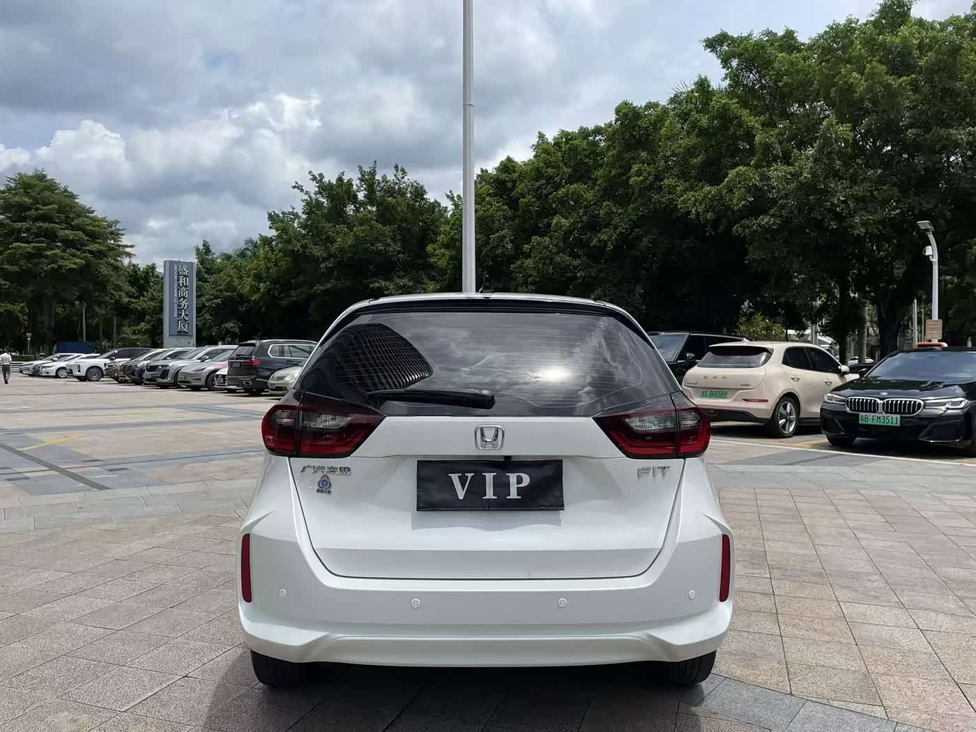 Honda Fit 1.5 л 2023 г. Белый, пробег 34000 км