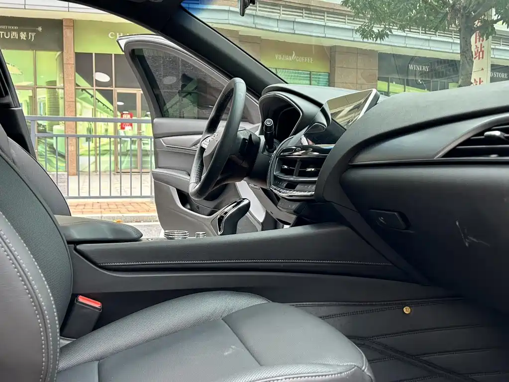 Cadillac CT5 — миниатюра 23