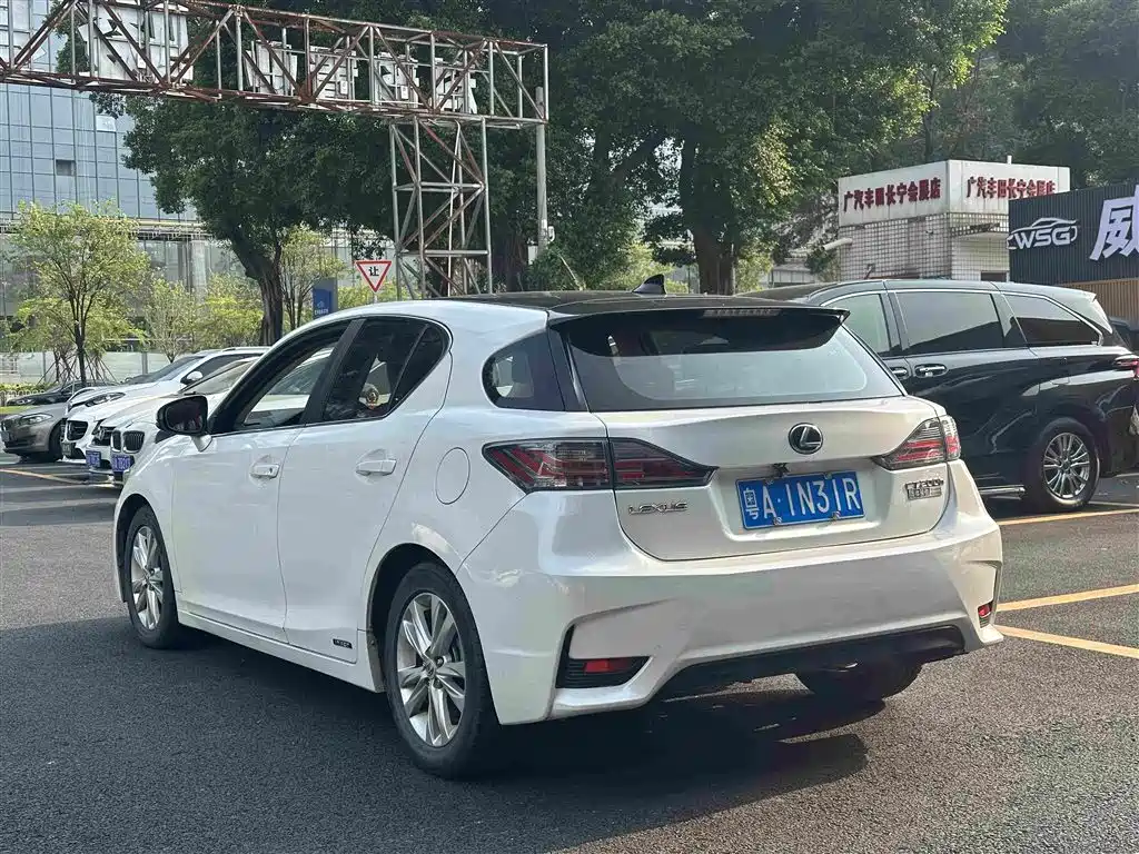 Lexus CT — миниатюра 3