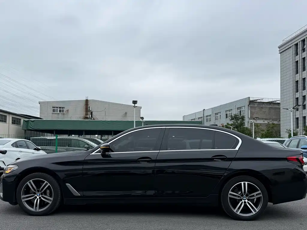 BMW 5 Series — миниатюра 25