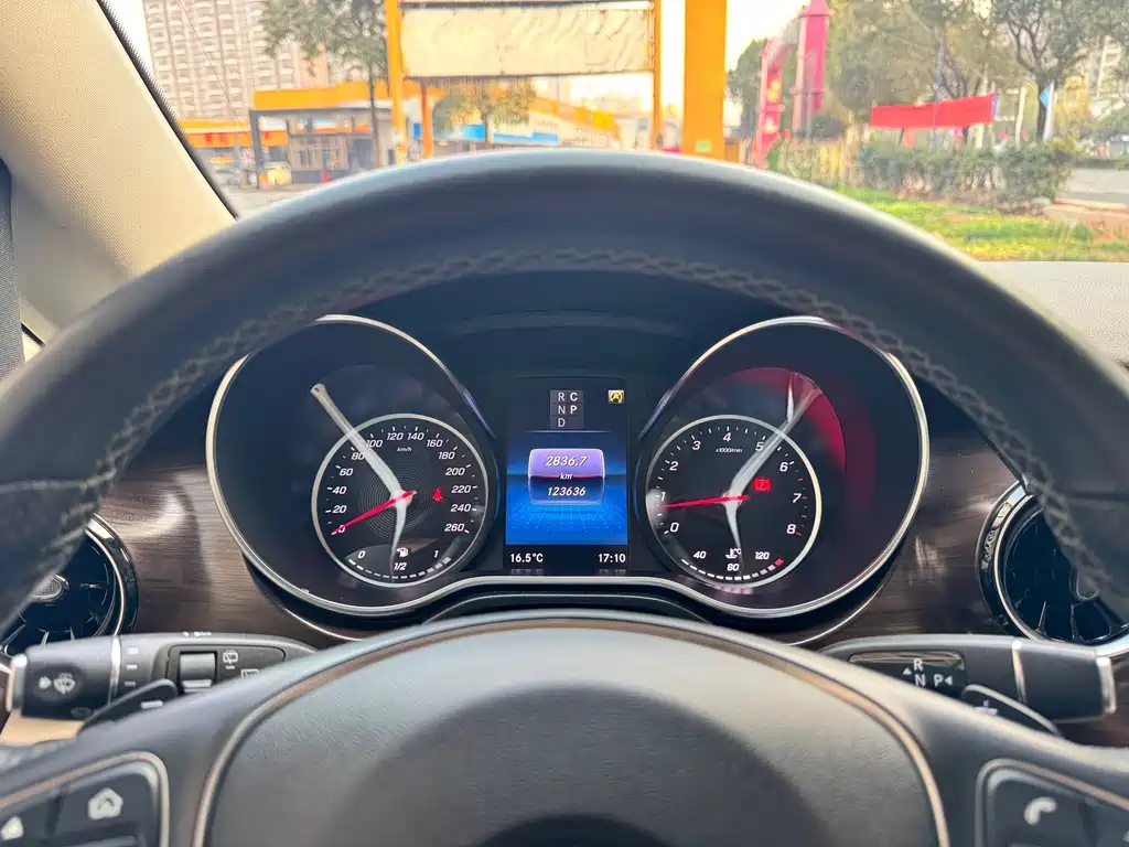 MERCEDES-BENZ V CLASS