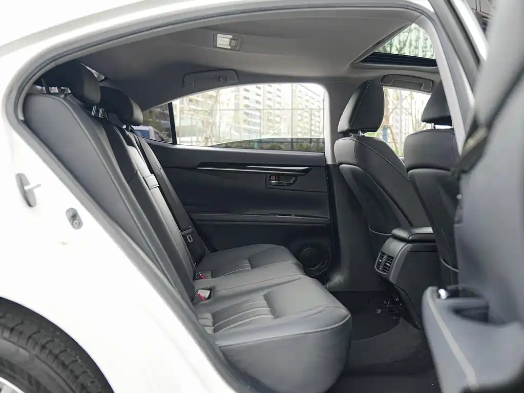 Lexus ES — миниатюра 14