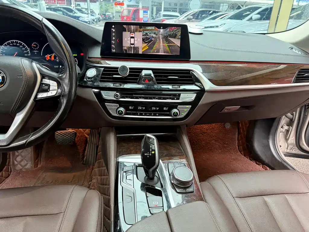 BMW 5 Series — миниатюра 14