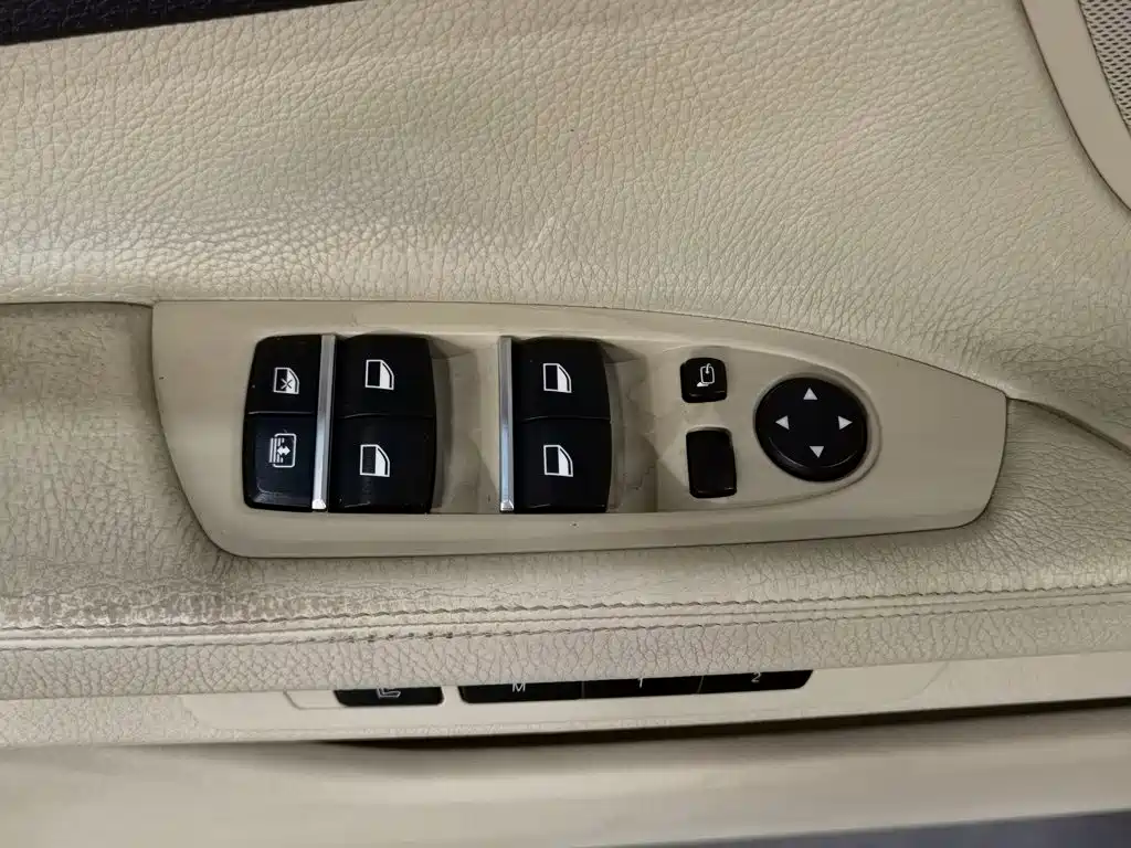 BMW 7 Series — миниатюра 9