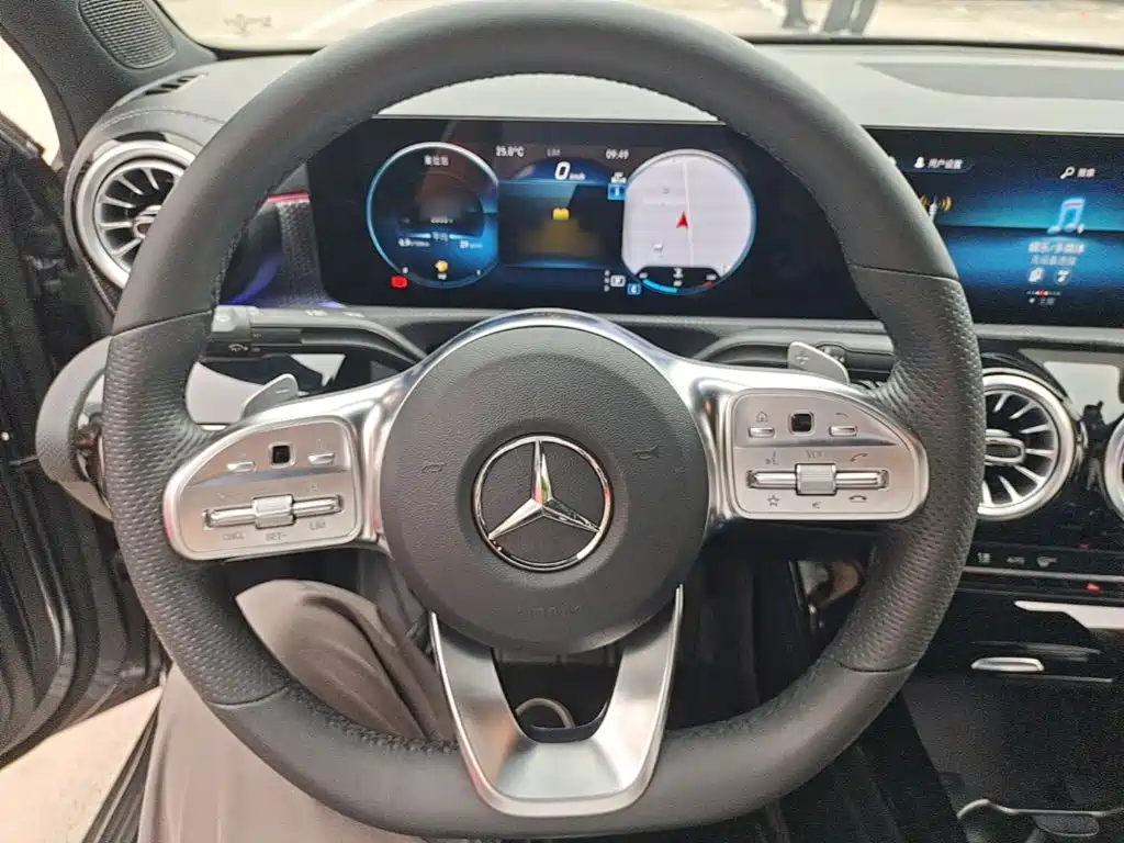Mercedes-Benz A-Class — миниатюра 11