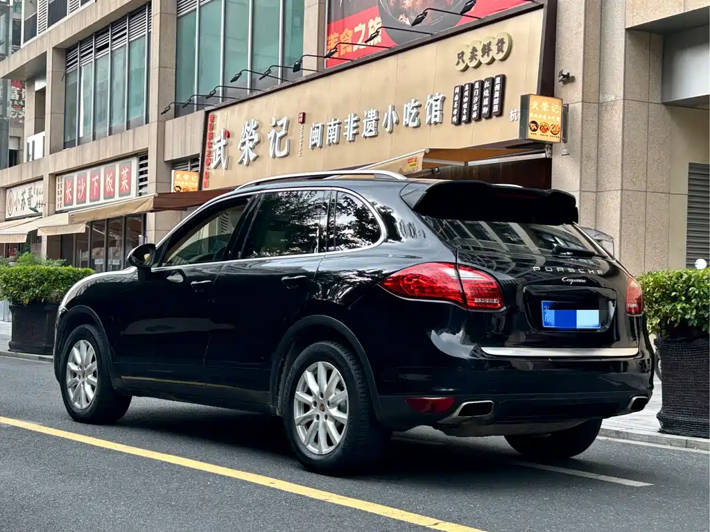 Porsche Cayenne — миниатюра 6
