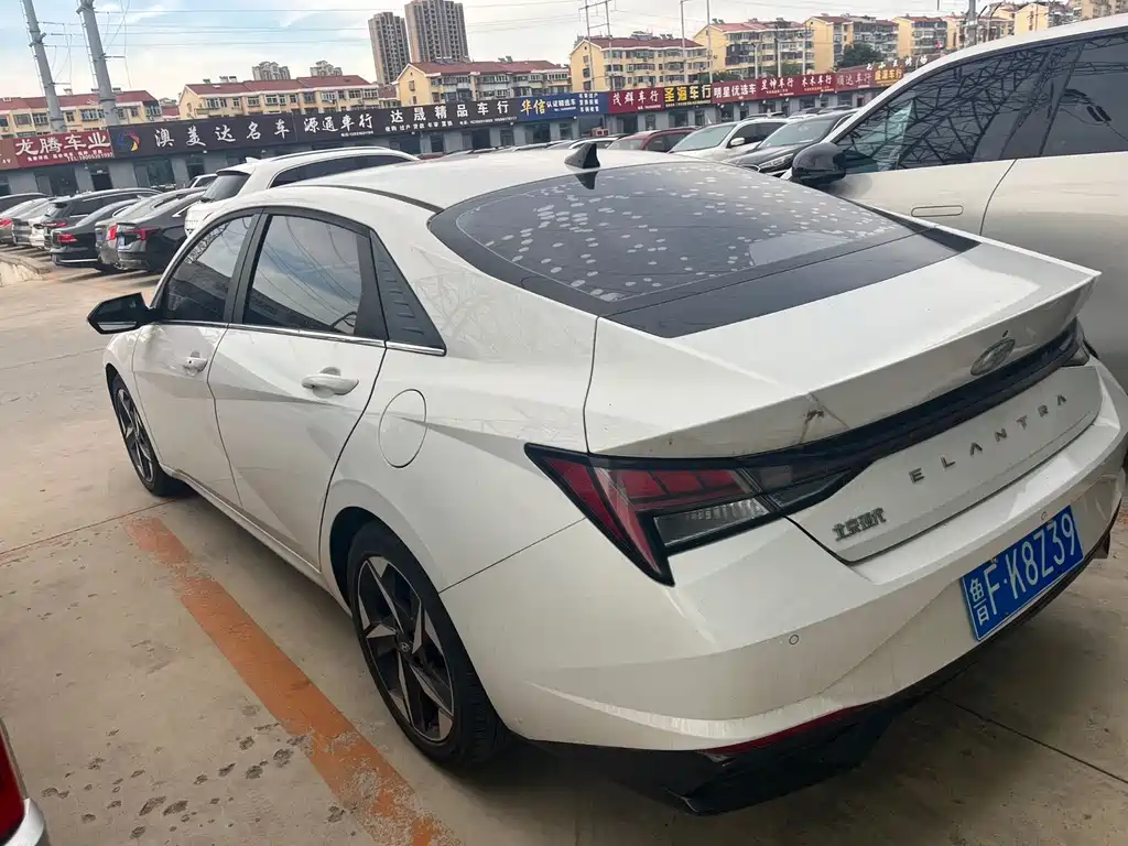 Hyundai Elantra — миниатюра 9