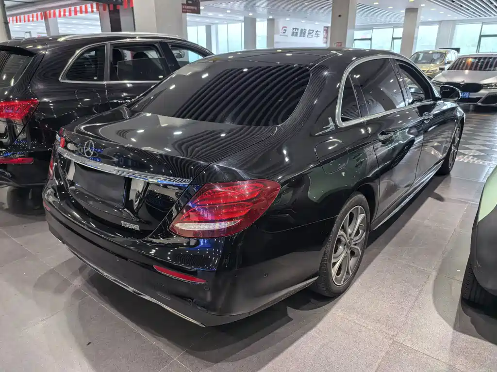 Mercedes-Benz E-Class — миниатюра 5