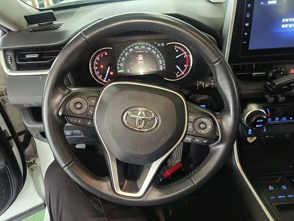 Toyota RAV4 — миниатюра 11