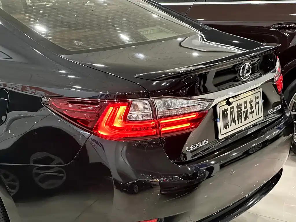 Lexus ES — миниатюра 19