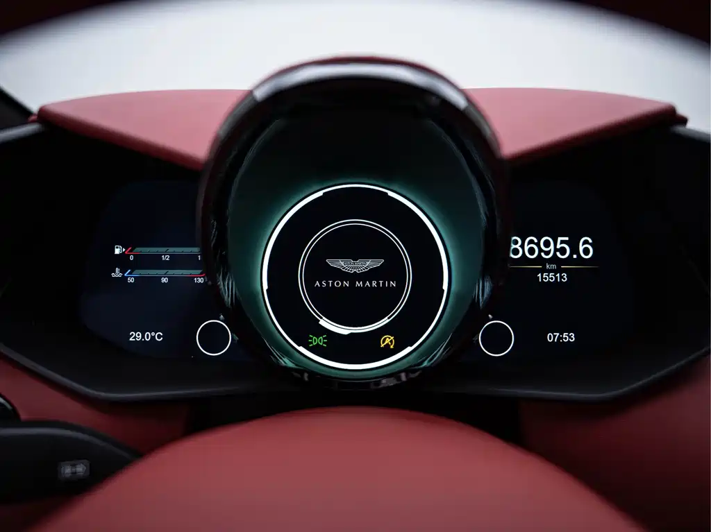 Aston Martin V8 Vantage — миниатюра 20