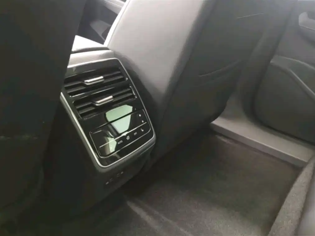 VOLKSWAGEN ID.7 VIZZION