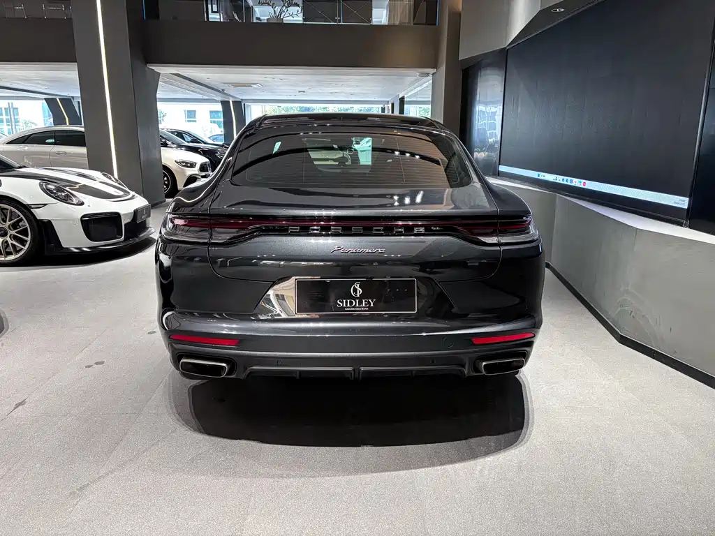 PORSCHE PANAMERA