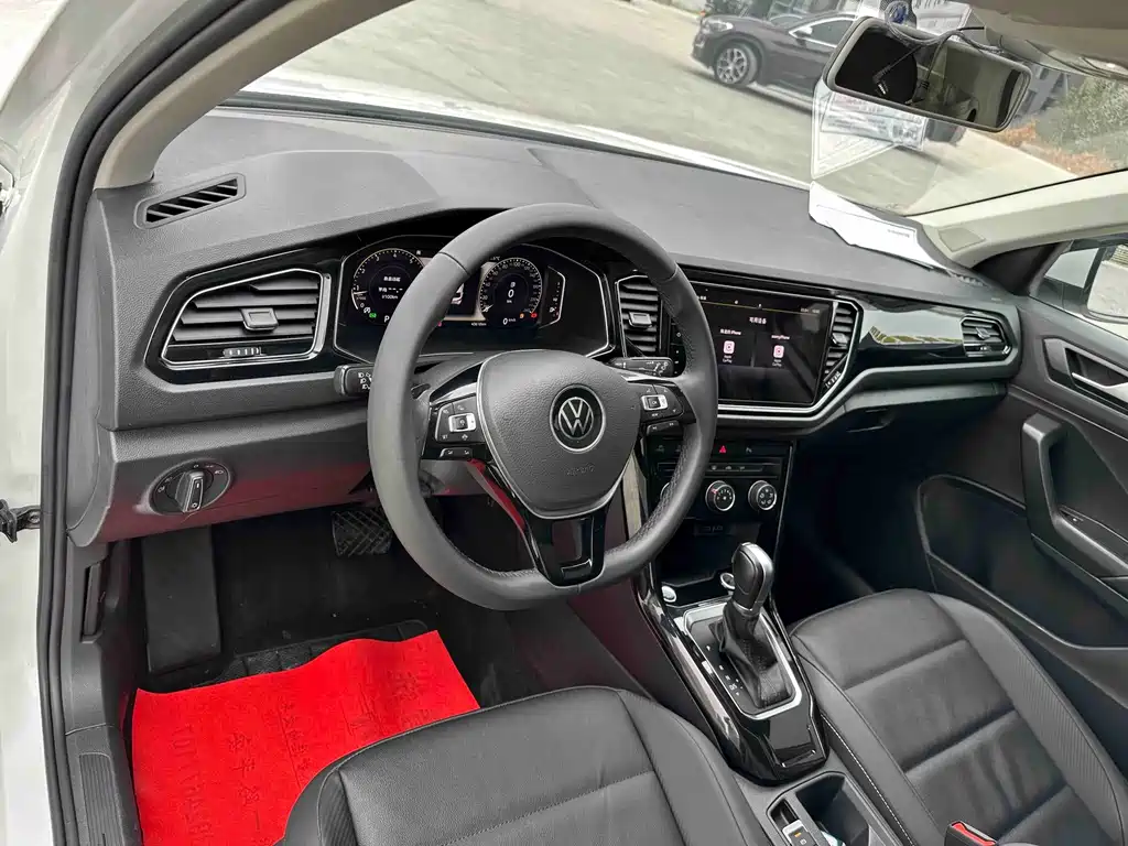 Volkswagen T-Roc — миниатюра 12