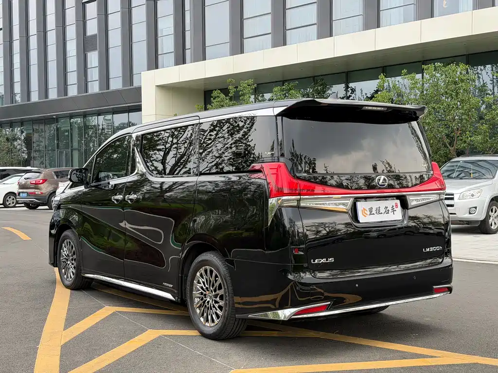 Lexus LM 2020 300h мест