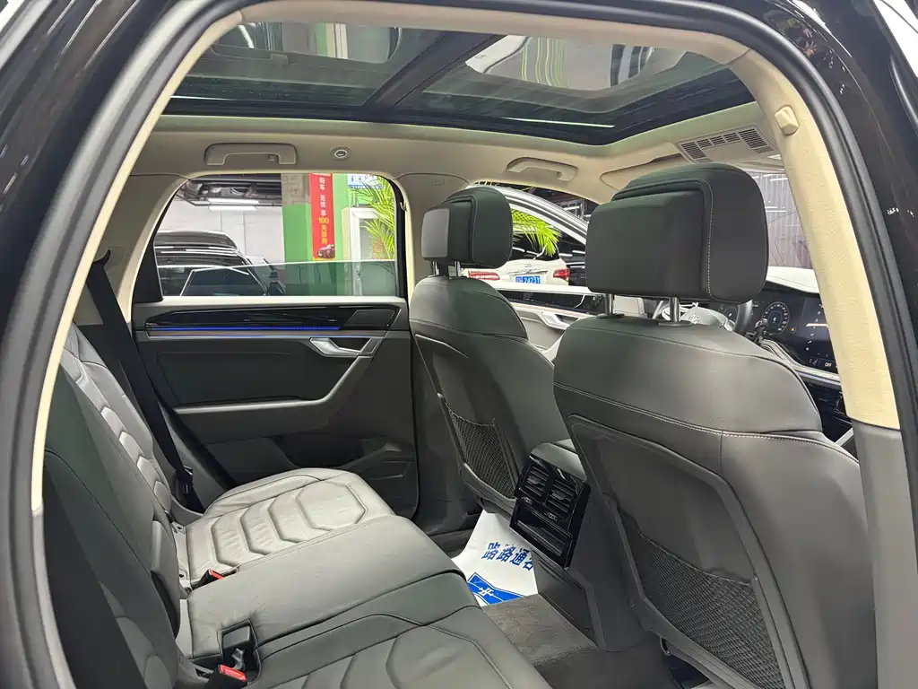 Volkswagen Touareg — миниатюра 10