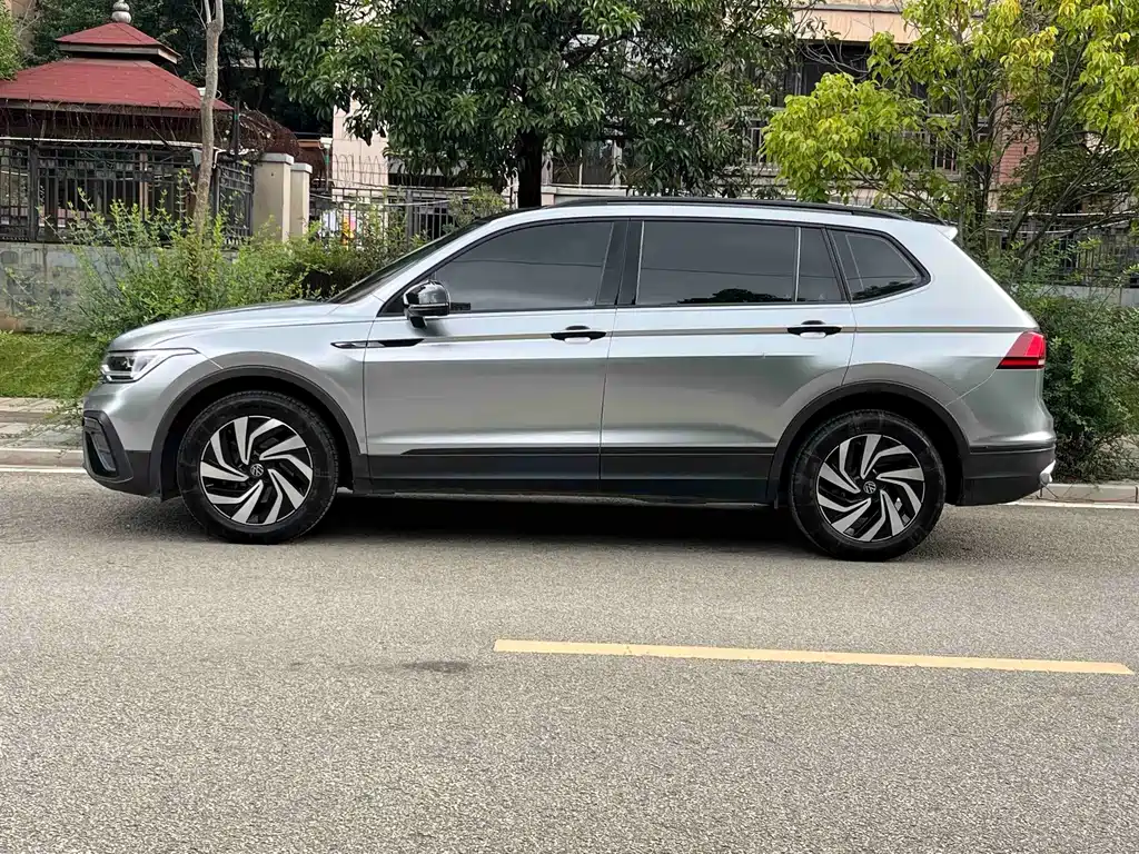 Volkswagen Tiguan L — миниатюра 6