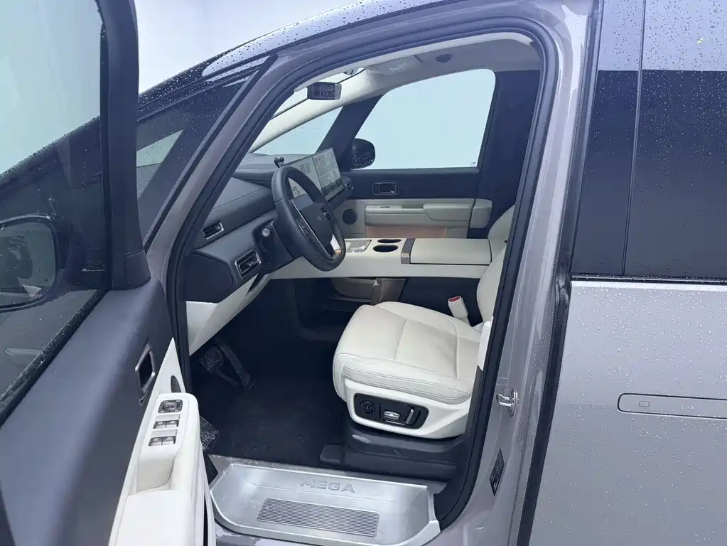 Li Auto MEGA 2025 Home