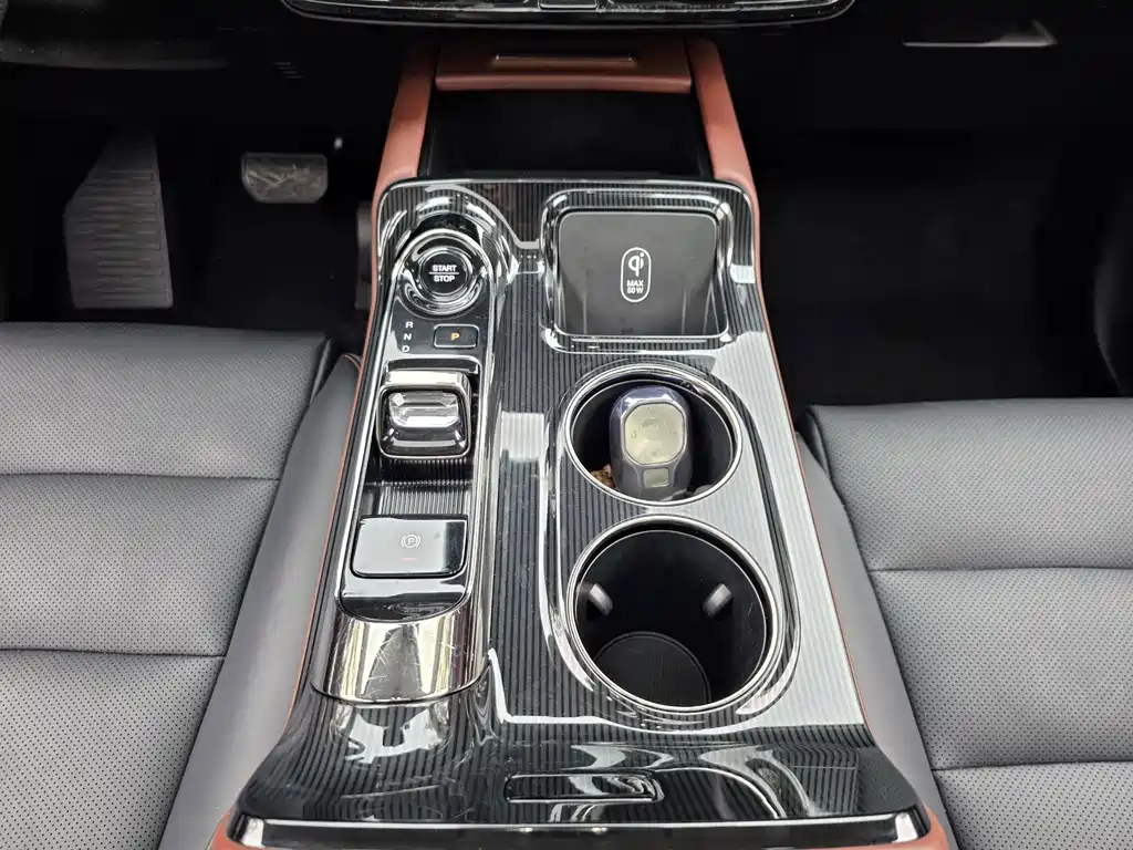 GAC Motor Trumpchi E8 PHEV — миниатюра 24
