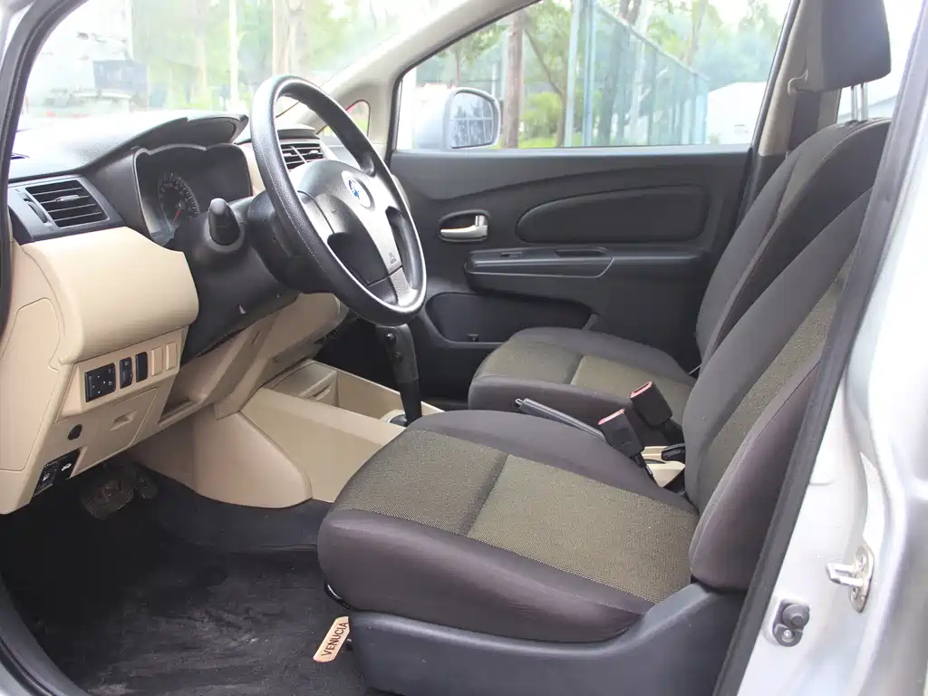 Venucia R50 1.6L Auto Fashion Edition, фото 4