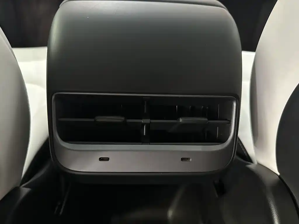 Tesla Model Y — фотографии объявления, Фото 12