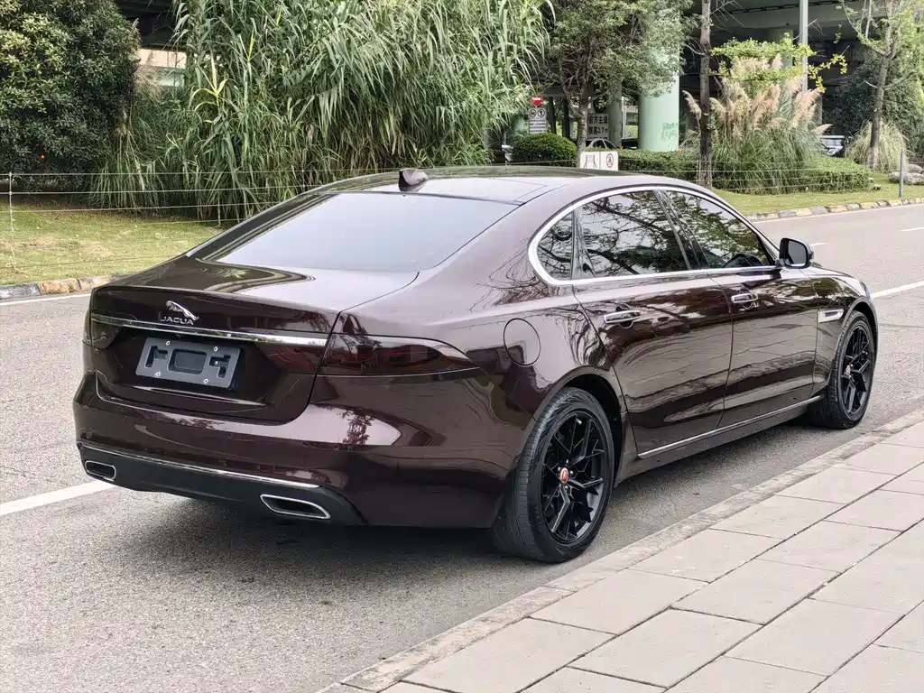 Jaguar XFL — миниатюра 11
