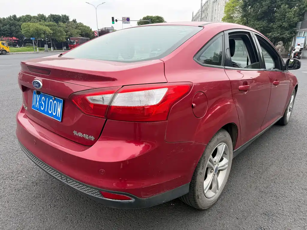 Ford Focus 2012 1.6L AT