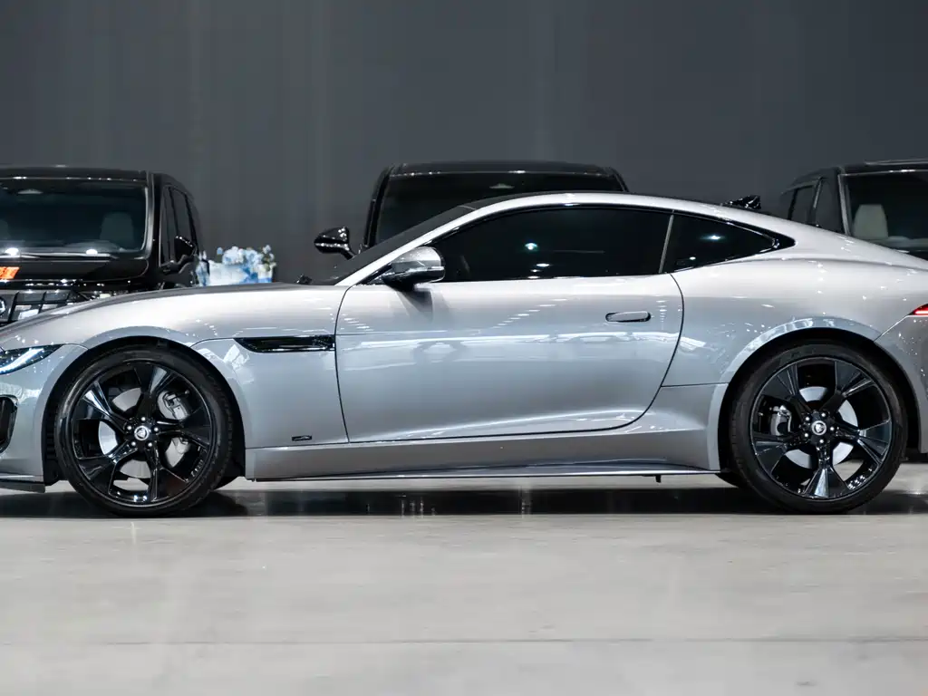 Jaguar F-Type 2024 P300 75